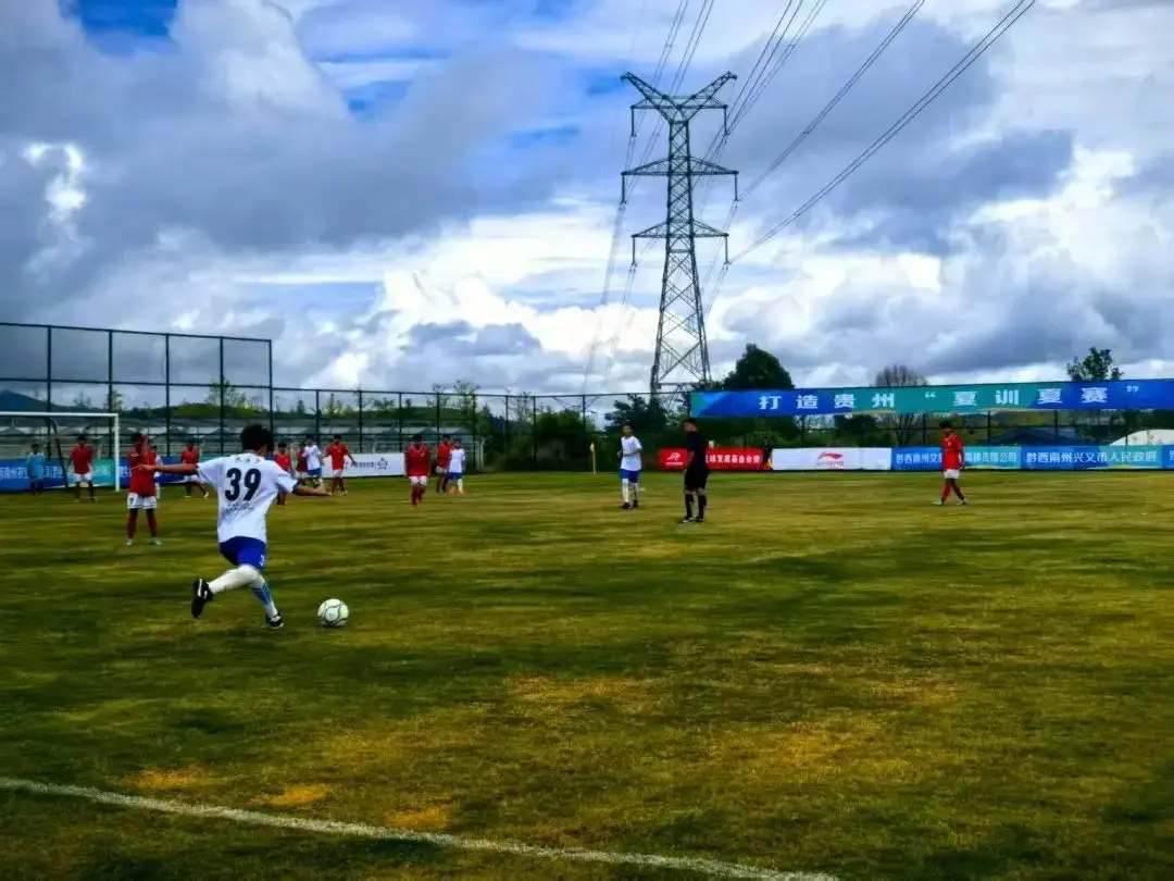 个省, 片绿茵场上