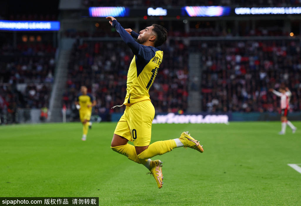 也在场下引, 目以待