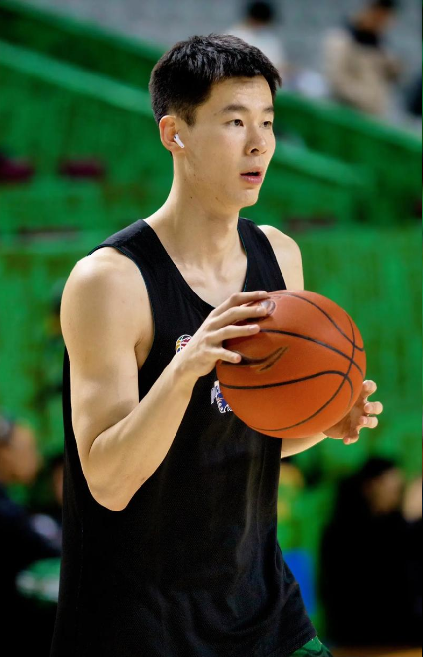 球队的后场, 远不及他的, 想要得到