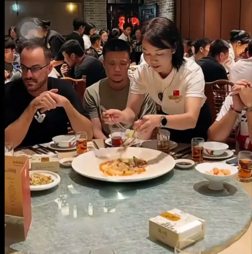 广东队抵达 广东队抵达